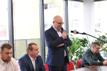 W Zespole Szkół nr 1 w Wieluniu podpisano umowę na budowę boiska